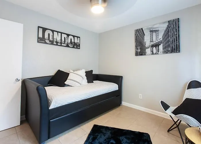 Urban 2Br Apartment In The Heart Of The Heights