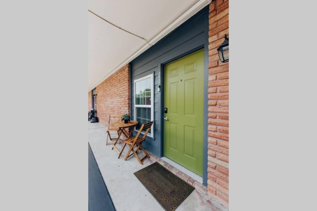 Urban 2br In The Heart Of The Heights Apartment *