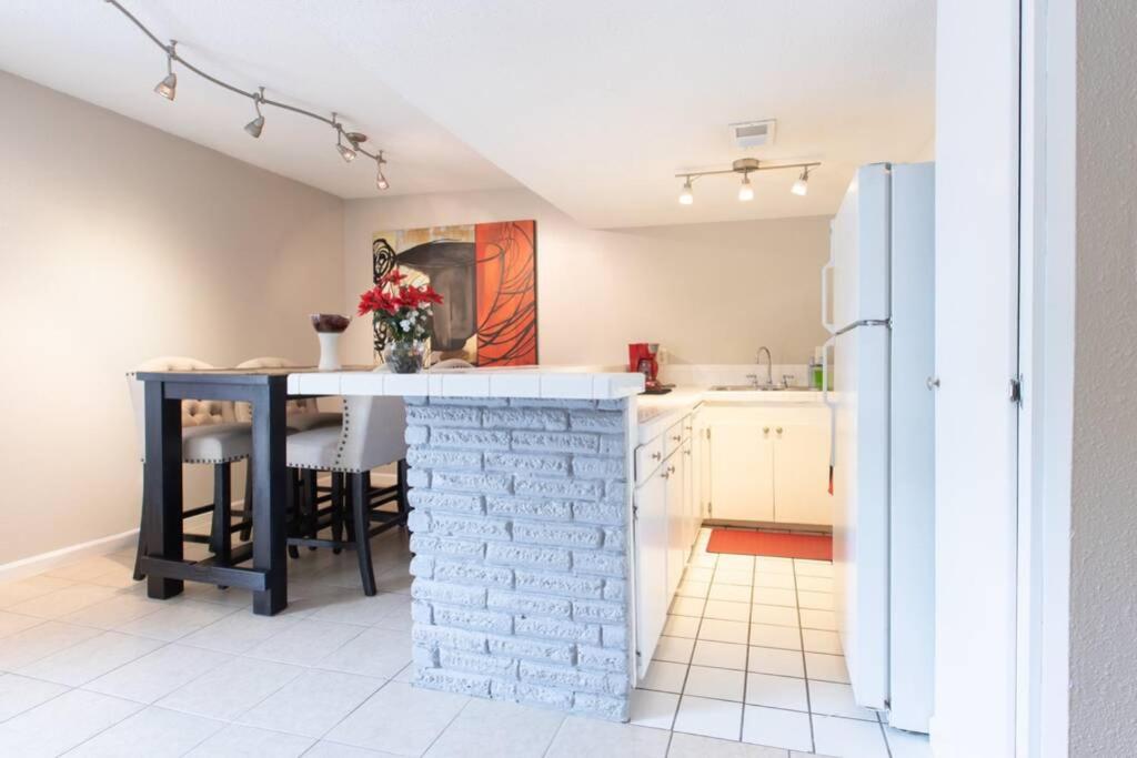Urban 2br In The Heart Of The Heights Apartment Houston