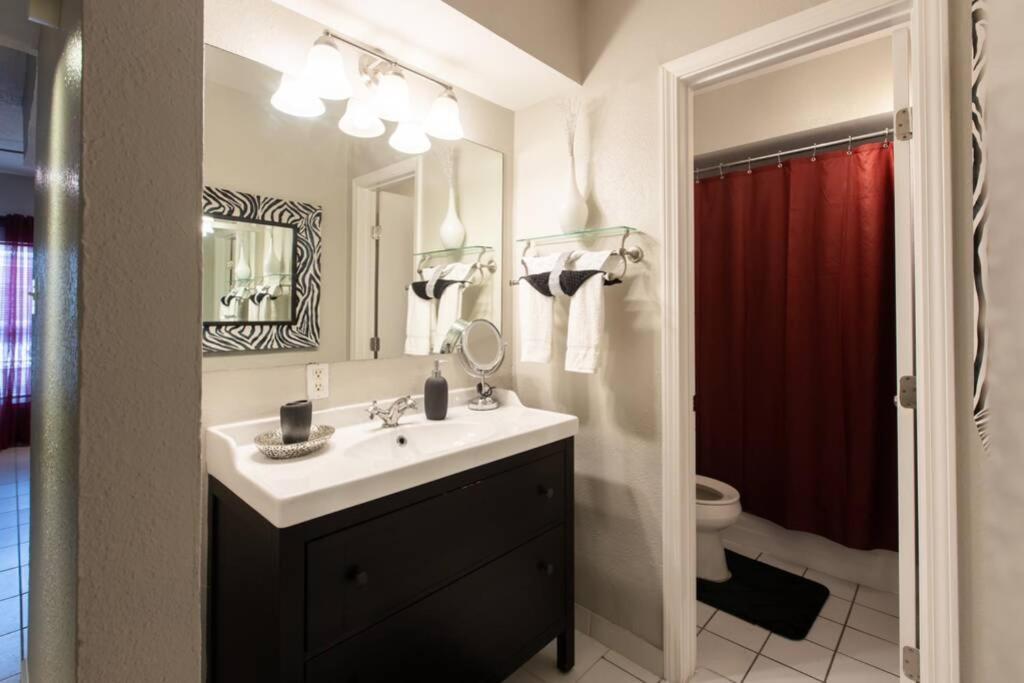 Urban 2br In The Heart Of The Heights Apartment