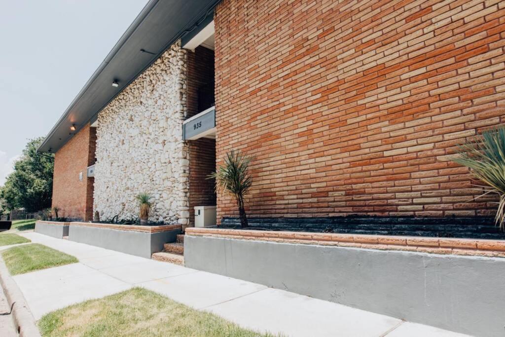 Urban 2br In The Heart Of The Heights Apartment *