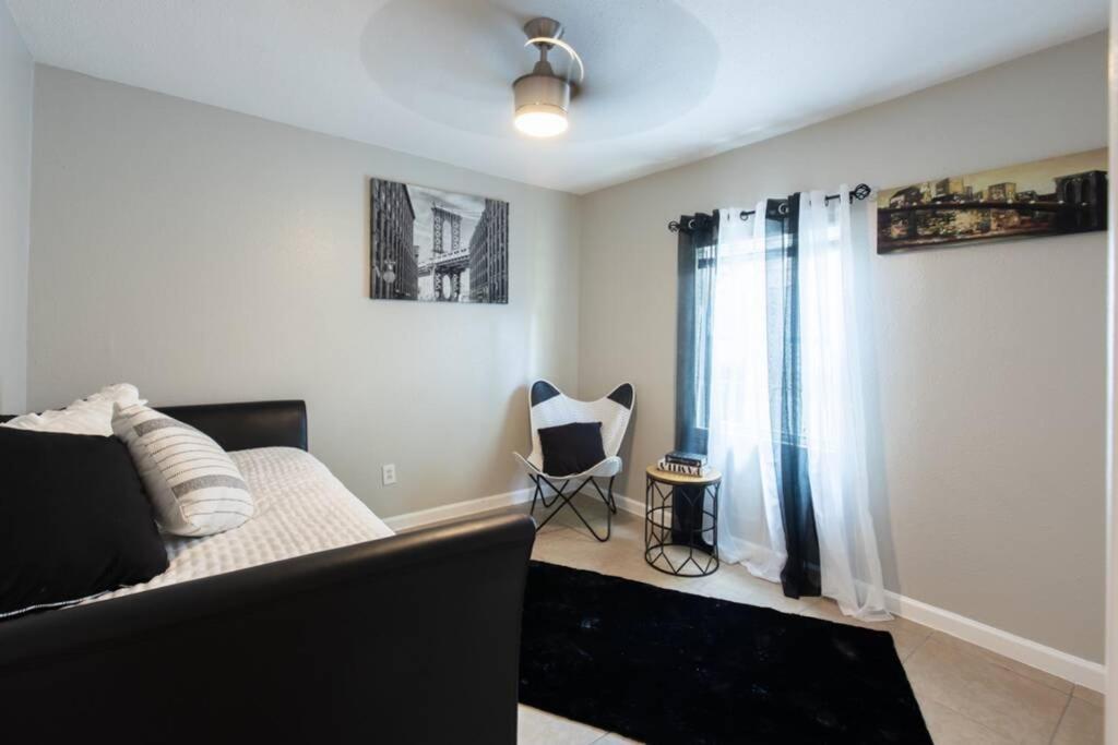 Urban 2br In The Heart Of The Heights