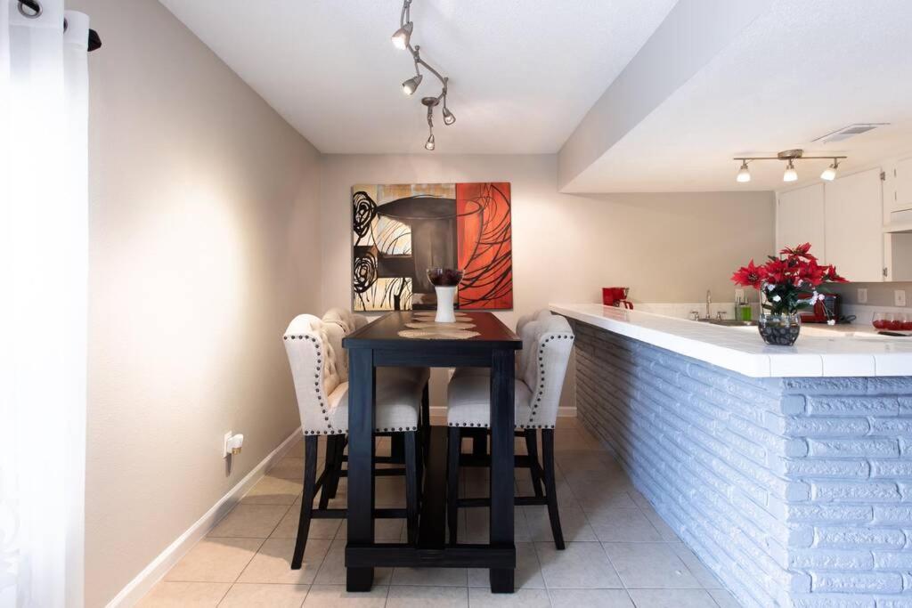 Urban 2br In The Heart Of The Heights *